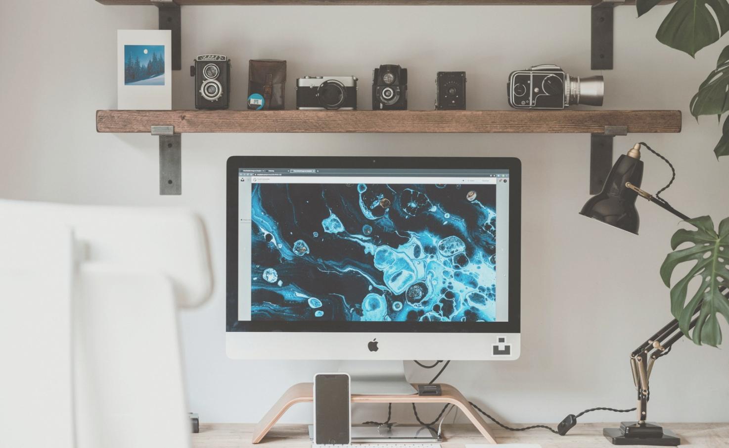 Équipe envarialtos au travail dans nos bureaux de Lyon